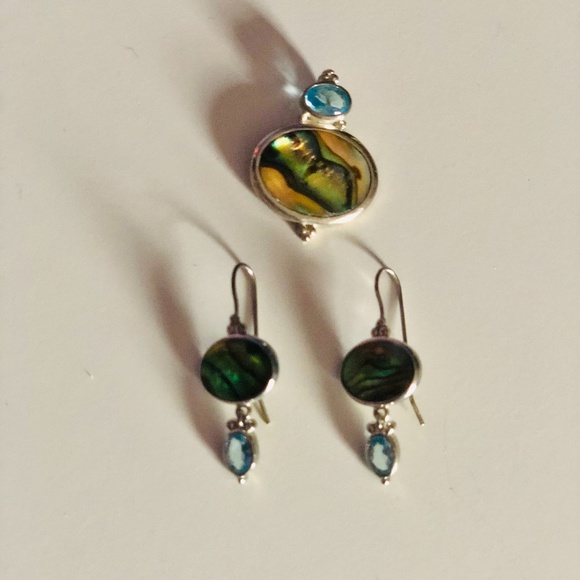 Sterling silver and mother of pearl pendent and earring set - Picture 2 of 5